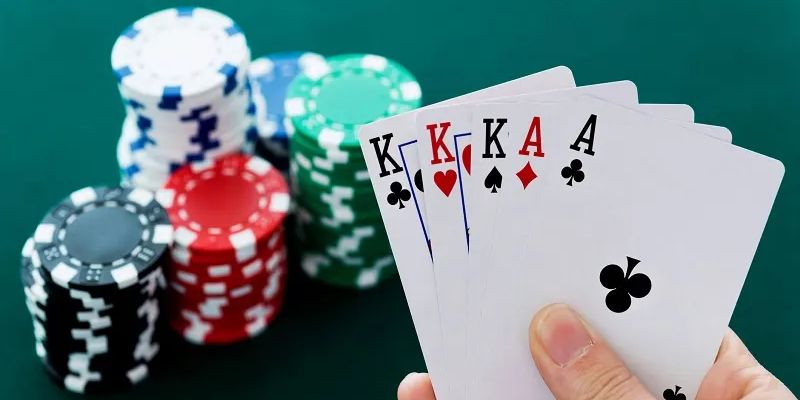 Khi có 2 người sở hữu bộ ba thì ai có giá trị cao hơn sẽ thắng