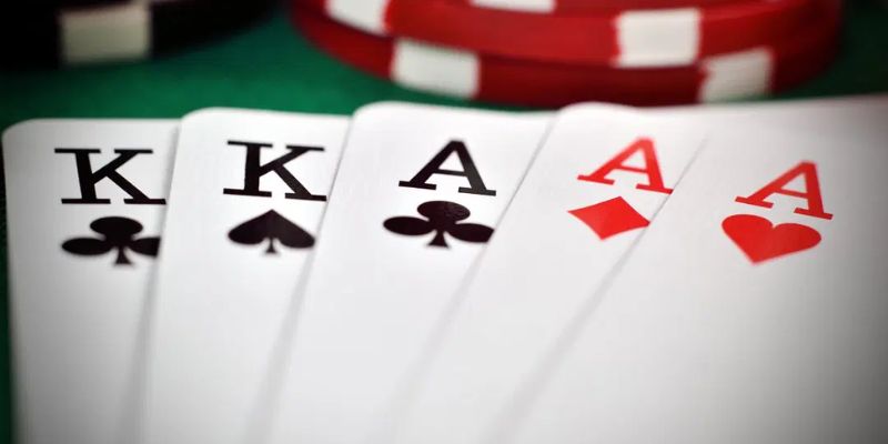 Luôn biết tăng cược trong Full House Poker là gì