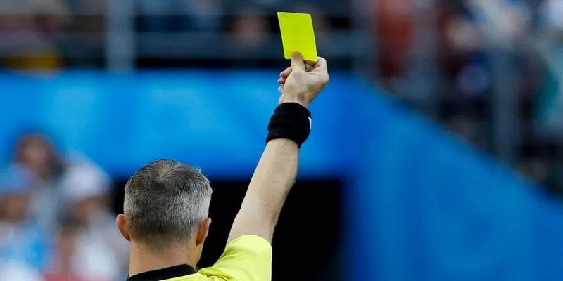 Mức phạt đối với thẻ vàng trong bóng đá